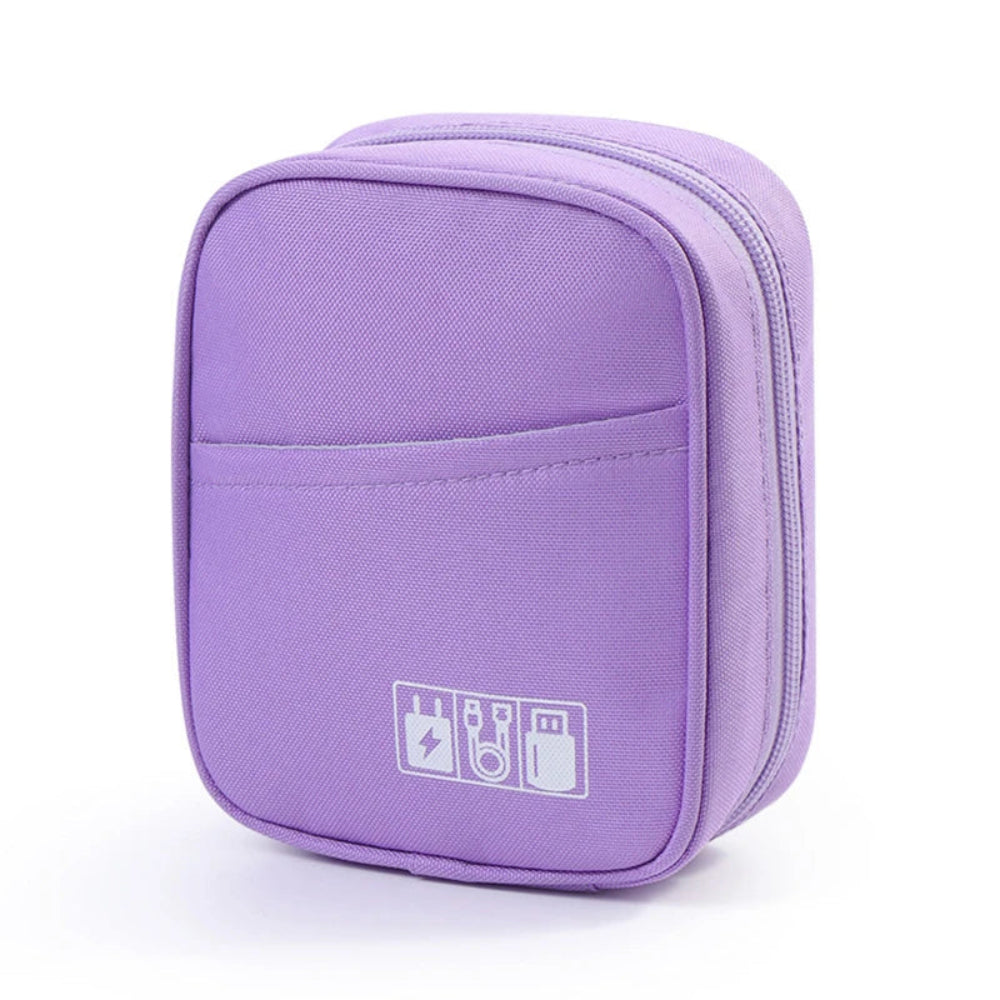 Pochette de rangement pour accessoires numériques utilisée lors du télétravail
