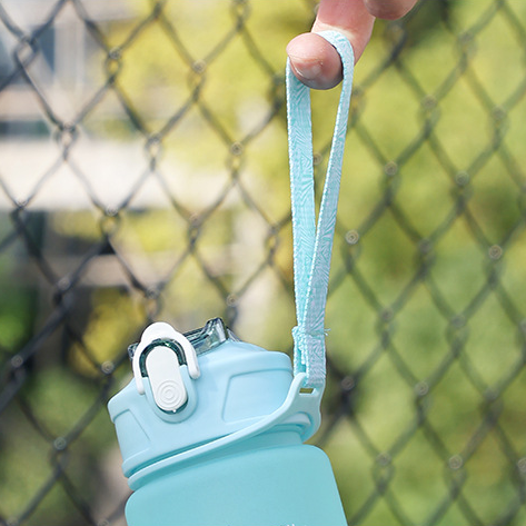 Gourde 900ml avec bec en silicone vue latérale