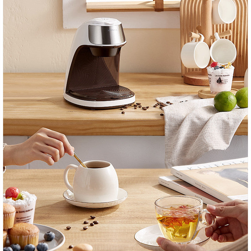 Cafetière électrique mini design moderne blanc