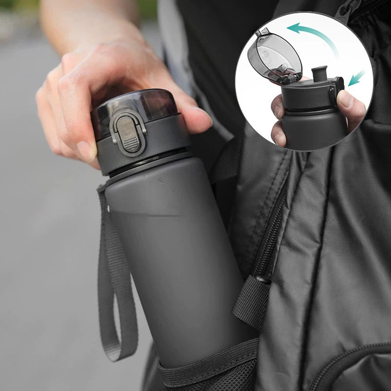 Bouteille d'eau sport 560ml en plastique sans BPA avec cordon