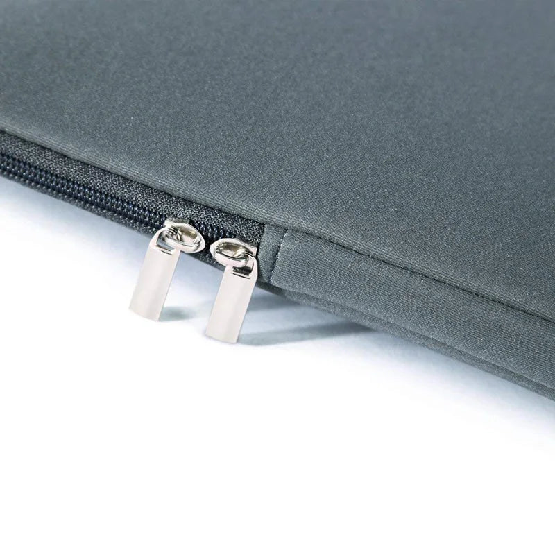 Étui protection MacBook Premium - Vue de côté avec détails de couture