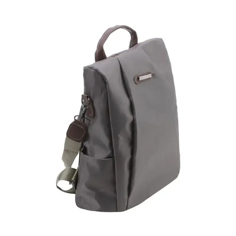 Sac à dos femme vue de côté montrant la capacité pratique