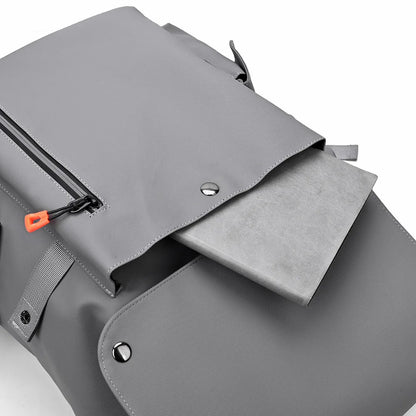Vue arrière du sac à dos avec poches de rangement pratiques