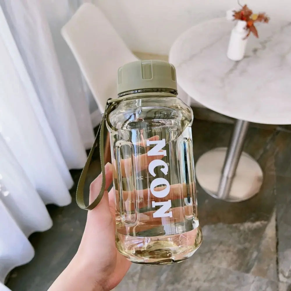 Gourde plastique légère pour activités quotidiennes