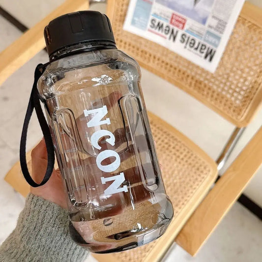 Gourde plastique réutilisable avec différentes capacités