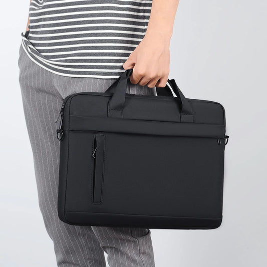 Vue intérieure de la mallette avec compartiment pour ordinateur portable